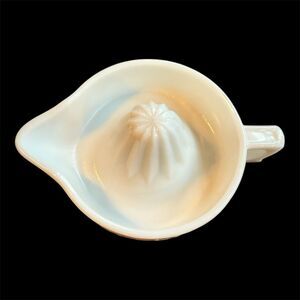 Vintage White Milk Glass SUNKIST Juicer Reamer .Made in USA 8”